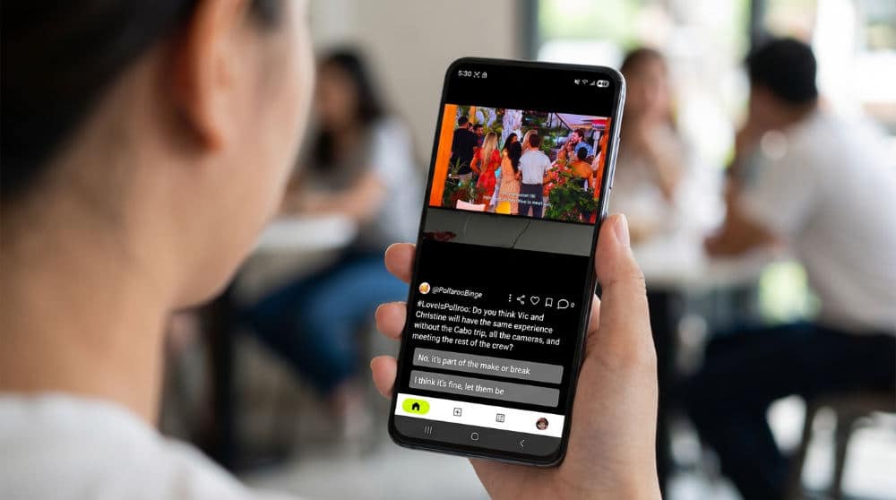 User getting feedback on photography through social polling